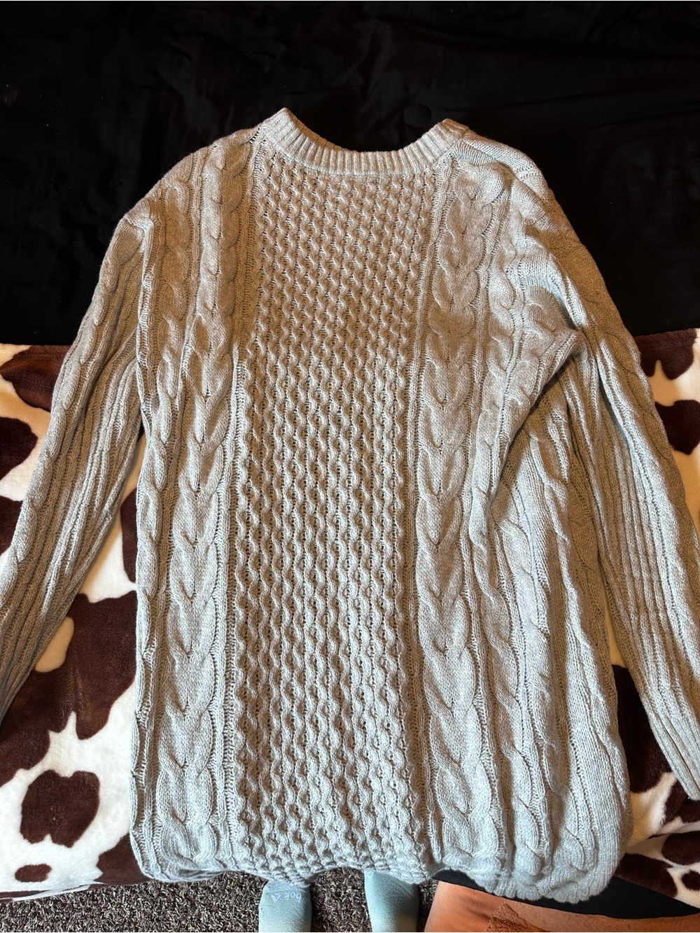 Time and Tru Light Gray Cable Knit Crewneck Sweater